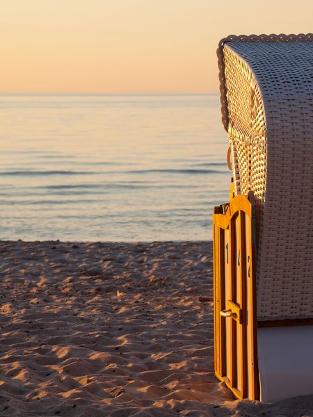 Produktbild: CALVENDO Puzzle Im Strandkorb auf das Meer blicken 1000 Teile Lege-Gr&ouml;&szlig;e 48 x 64 cm Foto-Puzzle Bild von Gabriele Hanke