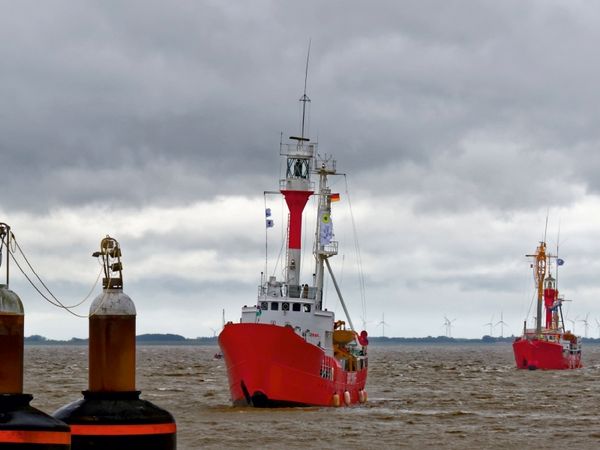 Produktbild: CALVENDO Puzzle Feuerschiff Borkum Riff und Elbe 1 auf dem Dollart | 1000 Teile Lege-Gr&ouml;&szlig;e 64x48cm Foto-Puzzle f&uuml;r gl&uuml;ckliche Stunden