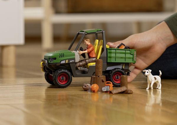 Produktbild: schleich&reg; Farm World Waldbauer mit Fahrzeug