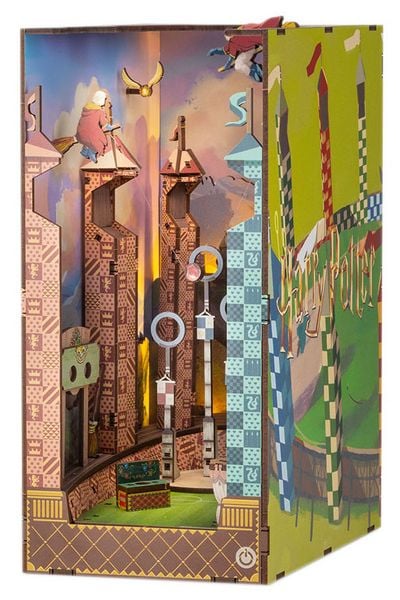Produktbild: Book Nook DIY B&uuml;cherecke Harry Potter Quidditch Field von Revell Tiny Adventures