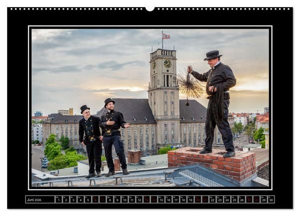 Produktbild: Schornsteinfeger &uuml;ber Berlin - Gl&uuml;ckseligkeit (hochwertiger Premium Wandkalender 2026 DIN A2 quer), Kunstdruck in Hochglanz