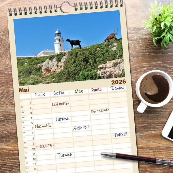 Produktbild: Familienplaner 2026 - Menorca, die sch&ouml;ne Schwester mit 5 Spalten (Wandkalender, 21 x 45 cm) CALVENDO
