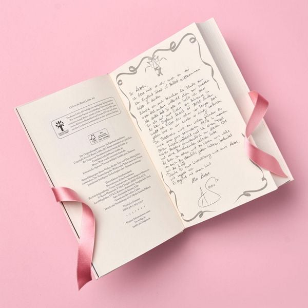 Produktbild: Hold Me - New England School of Ballet: Special Edition