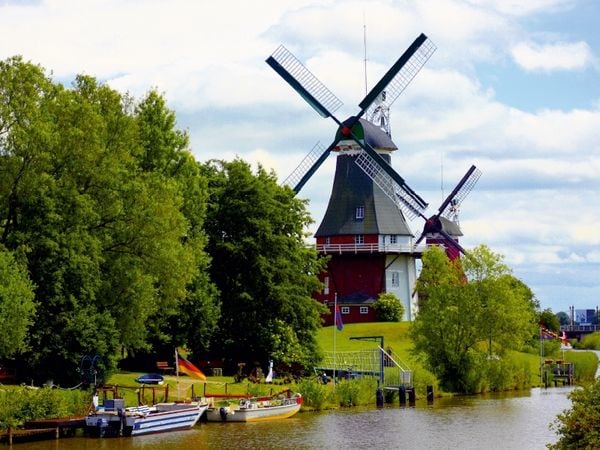 Produktbild: CALVENDO Puzzle Zwillingsm&uuml;hlen vor Greetsiel | 1000 Teile Lege-Gr&ouml;&szlig;e 64x48cm Foto-Puzzle f&uuml;r gl&uuml;ckliche Stunden