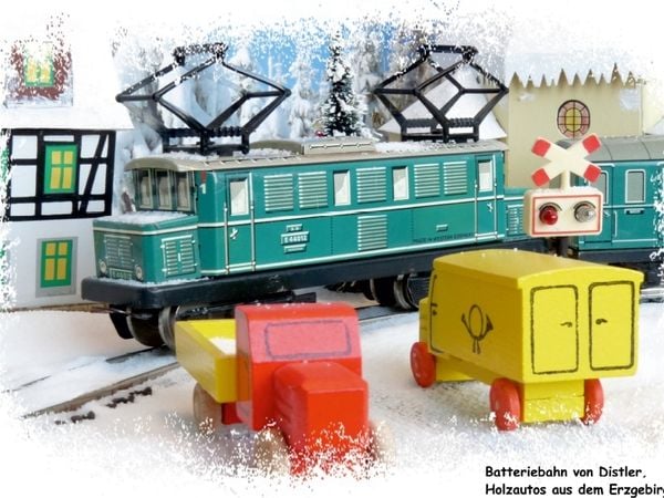 Produktbild: CALVENDO Puzzle Distler Batteriebahn und Holzautos aus dem Erzgebirge | 1000 Teile Lege-Gr&ouml;&szlig;e 64x48cm Foto-Puzzle f&uuml;r gl&uuml;ckliche Stunden