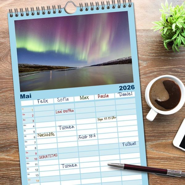 Produktbild: Familienplaner 2026 - Magie der Nordlichter Islands mit 5 Spalten (Wandkalender, 21 x 45 cm) CALVENDO