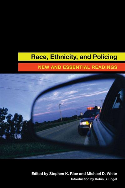 Produktbild: Race, Ethnicity, and Policing