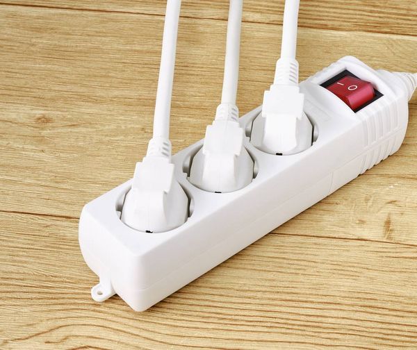 Produktbild: Sygonix BT-2372210 Steckdosenleiste mit Schalter 3fach Wei&szlig; 1St.
