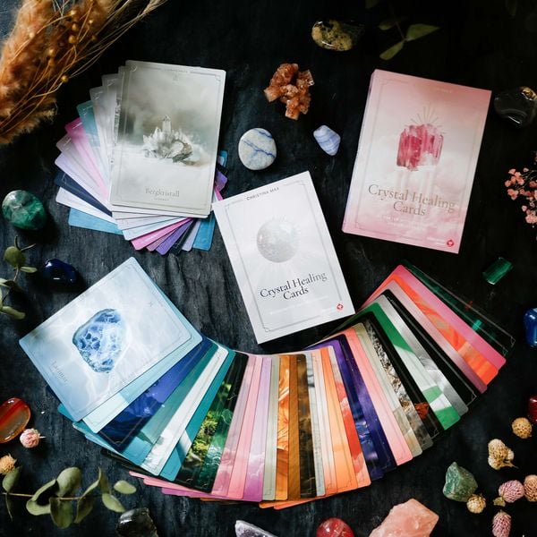 Produktbild: Crystal Healing Cards - 44 Karten mit Botschaften und Anleitung (Heilsteine, Edelsteine, Kristalle - Bedeutung und Anwendung)