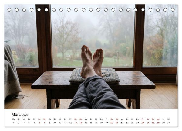 Produktbild: Unten Ohne - Barfu&szlig; durchs Jahr (Tischkalender 2027 DIN A5 quer), CALVENDO Monatskalender