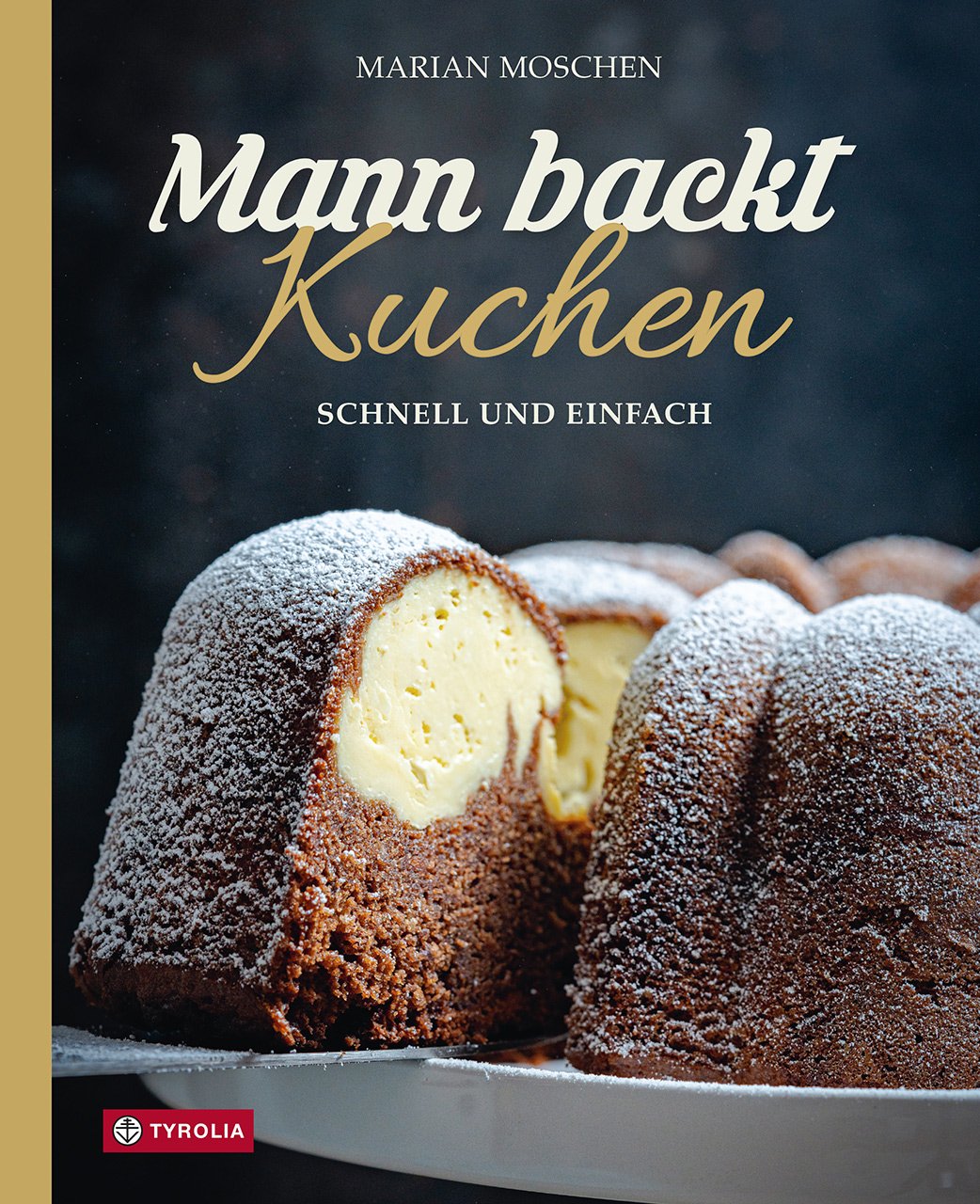 Mann backt Kuchen