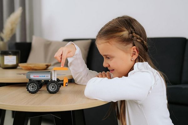 Produktbild: Fischertechnik 576105 - LKW Truck, 52 Bauteile, Konstruktionsspielzeug ab 7 Jahren