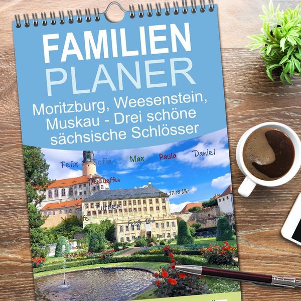 Produktbild: Familienplaner 2026 - Moritzburg, Weesenstein, Muskau - Drei sch&ouml;ne s&auml;chsische Schl&ouml;sser mit 5 Spalten (Wandkalender, 21 x 45 cm) CALVENDO