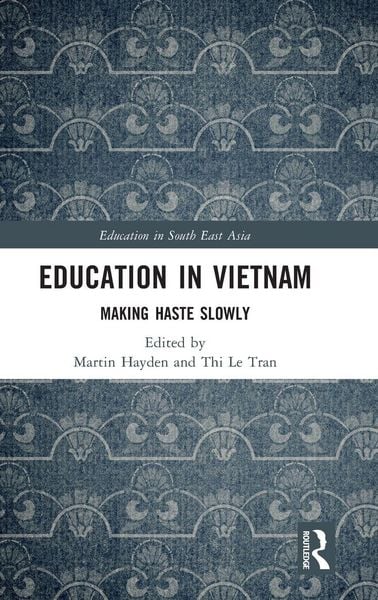 Produktbild: Education in Vietnam