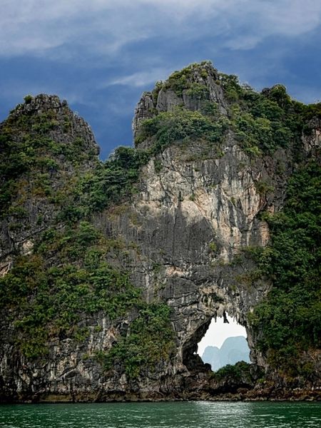 Produktbild: CALVENDO Puzzle Karstformationen in der Ha Long Bucht 1000 Teile Puzzle hoch | 1000 Teile Lege-Gr&ouml;&szlig;e 64 &times; 48 cm Foto-Puzzle f&uuml;r gl&uuml;ckliche Stunden