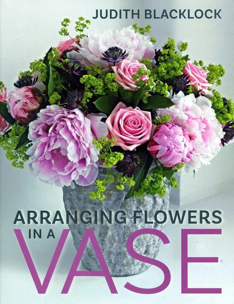 Produktbild: Arranging Flowers in a Vase