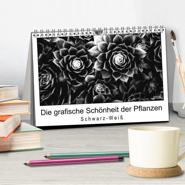 Produktbild: Die grafische Sch&ouml;nheit der Pflanzen &ndash; Schwarz-Wei&szlig; (Tischkalender 2026 DIN A5 quer), CALVENDO Monatskalender