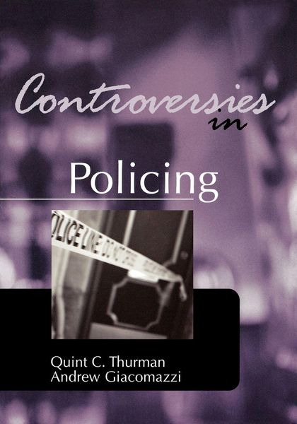 Produktbild: Controversies in Policing