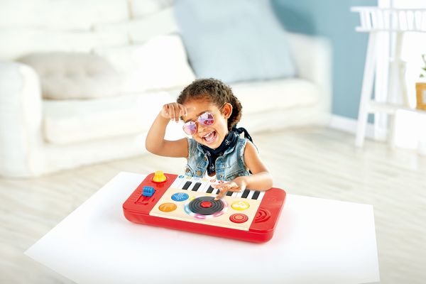 Produktbild: Hape - Schlauchboot mit R&uuml;ckziehmotor