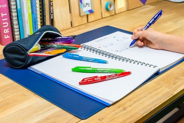 Pilot Frixion Ball hellblau