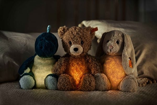 Produktbild: Steiff 067266 - Light at Night Spott Stegosaurus, Licht mit Timer, Dino, Pl&uuml;sch, 28 cm