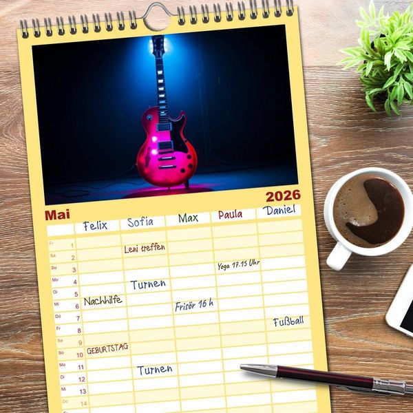 Produktbild: Familienplaner 2026 - Sechs Saiten, Zw&ouml;lf Monate - Der Gitarrenkalender mit 5 Spalten (Wandkalender, 21 x 45 cm) CALVENDO