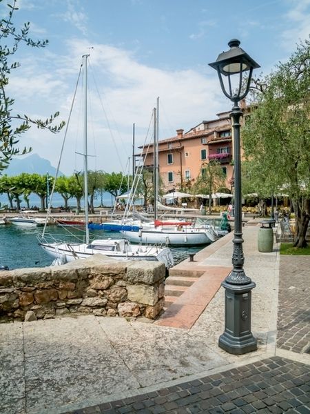 Produktbild: CALVENDO Puzzle TORRI DEL BENACO Hafenbecken | 1000 Teile Lege-Gr&ouml;&szlig;e 64x48cm Foto-Puzzle f&uuml;r gl&uuml;ckliche Stunden