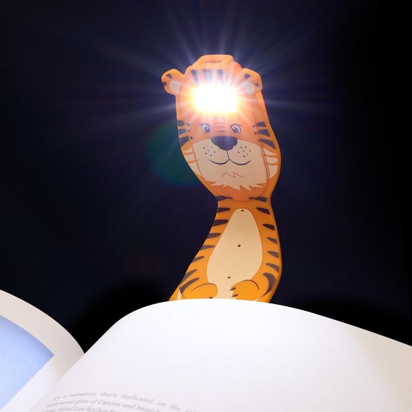 Produktbild: Flexilight Pals RC (Tiger) - wiederaufladbares Leselicht - 2 in 1 Leselampe & Lesezeichen - LED Leselicht - Geschenk für Leser, Buchliebhaber - Deutsc