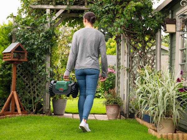 Produktbild: Bosch Home and Garden 06008E1001 VISIMOW18V-100 M&auml;hroboter