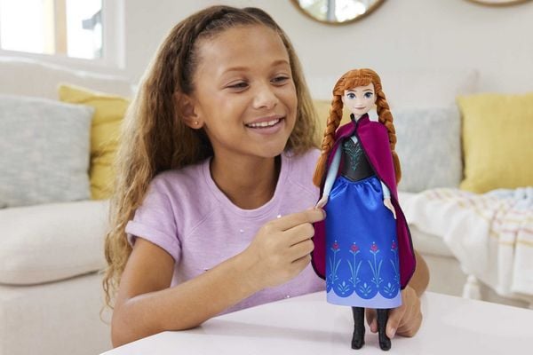 Produktbild: Disney Die Eiskönigin Spielzeug, Anna-Modepuppe mit Accessoires