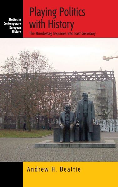 Produktbild: Playing Politics with History