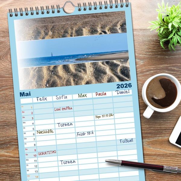 Produktbild: Familienplaner 2026 - K&uuml;stenstreifen an der Nordsee mit 5 Spalten (Wandkalender, 21 x 45 cm) CALVENDO