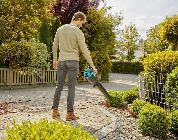 Produktbild: GARDENA PowerJet 18V P4A Ready-To-Use Set Akku 14890-20 Laubbl&auml;ser inkl. Akku 18 V