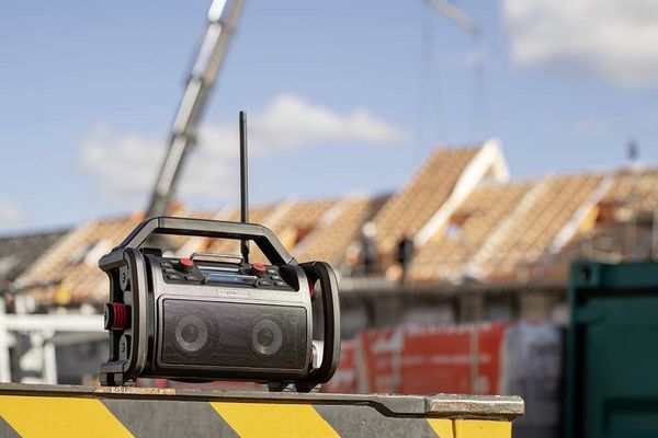 Produktbild: PerfectPro RockPro Baustellenradio DAB+, UKW AUX, Bluetooth&reg;, USB Akku-Ladefunktion, spritzwassergesch&uuml;tzt, staubdicht, sto&szlig;fest