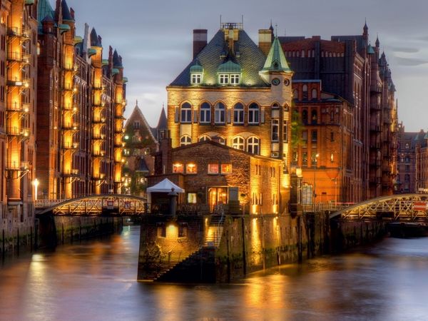 Produktbild: CALVENDO Puzzle Hamburg - Speicherstadt | 1000 Teile Lege-Gr&ouml;&szlig;e 64x48cm Foto-Puzzle f&uuml;r gl&uuml;ckliche Stunden