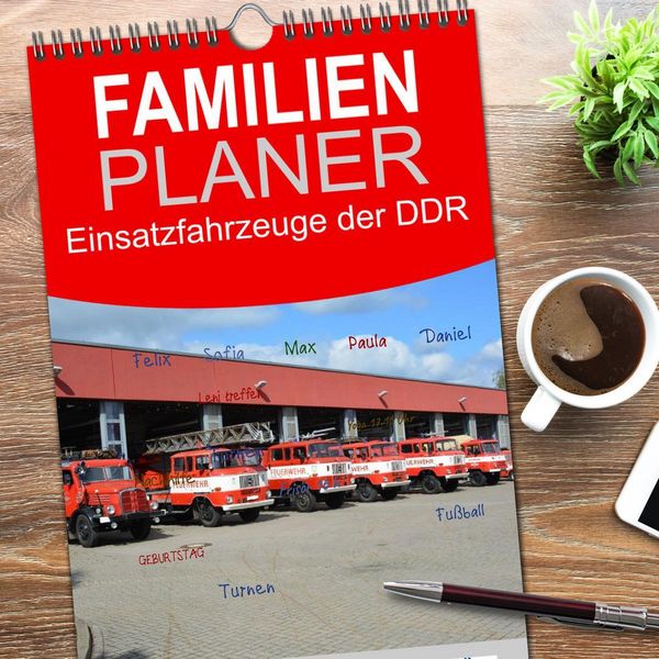 Produktbild: Familienplaner 2026 - Einsatzfahrzeuge der DDR mit 5 Spalten (Wandkalender, 21 x 45 cm) CALVENDO