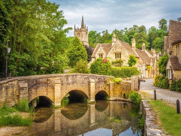Produktbild: CALVENDO Puzzle Die Br&uuml;cke von Castle Combe in Wiltshire, England | 1000 Teile Lege-Gr&ouml;&szlig;e 64x48cm Foto-Puzzle f&uuml;r gl&uuml;ckliche Stunden