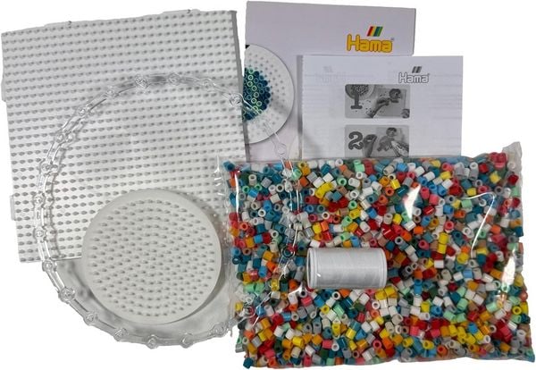 Produktbild: Hama 3257 - B&uuml;gelperlen Weltraum, Geschenkpackung mit ca. 2.500 Midi-Perlen, 2 Stiftplatten, Motiv-Vorlage, B&uuml;gelpapier