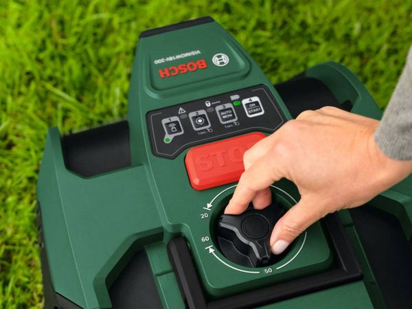 Produktbild: Bosch Home and Garden 06008E1100 VISIMOW18V-200 M&auml;hroboter
