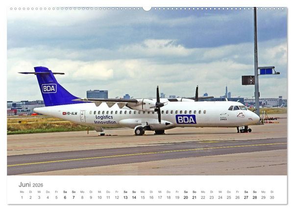 Produktbild: Gro&szlig;e und kleine Flieger am Flughafen (Wandkalender 2026 DIN A2 quer), CALVENDO Monatskalender