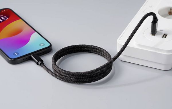 Produktbild: Renkforce USB-Kabel USB 2.0 USB-C&reg; Stecker, USB-A Stecker 1.00 m Schwarz mit magnetischer Aufwicklung, Stoff-Ummantelung RF-6437924