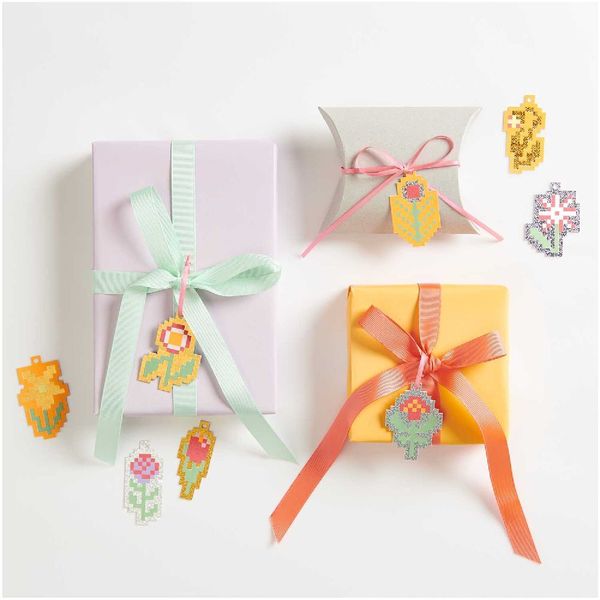 Produktbild: Geschenkanh&auml;nger Futschikato, Pixel, Blumen , 8 Stk, 4 x 6 cm