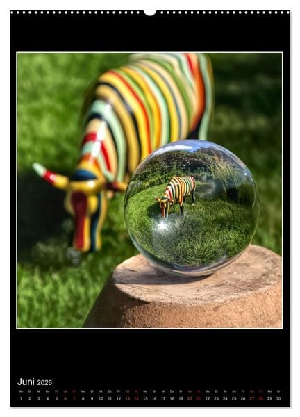 Produktbild: Momente aus Glas &ndash; Glaskugelfotografie (Wandkalender 2026 DIN A2 hoch), CALVENDO Monatskalender