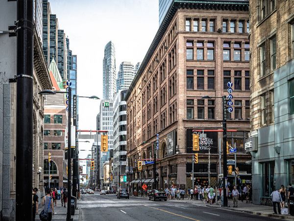 Produktbild: CALVENDO Puzzle Yonge St | 1000 Teile Lege-Gr&ouml;&szlig;e 64x48cm Foto-Puzzle f&uuml;r gl&uuml;ckliche Stunden