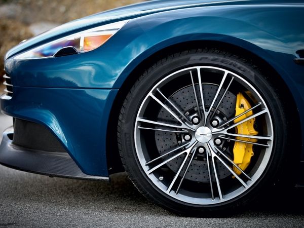Produktbild: CALVENDO Puzzle Aston Martin Vanquish Volante | 1000 Teile Lege-Gr&ouml;&szlig;e 64x48cm Foto-Puzzle f&uuml;r gl&uuml;ckliche Stunden