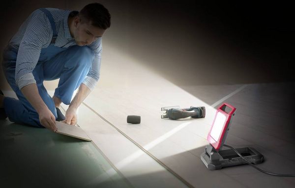 Produktbild: TOOLCRAFT LED-Baustrahler 20W (Schweizer Netzstecker) Naturwei&szlig; TO-7914468