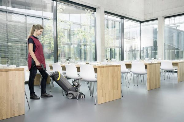 Produktbild: K&auml;rcher Professional BR 30/4 C Bp Nachl&auml;ufer-Scheuersaugmaschine akkubetrieben 1St.