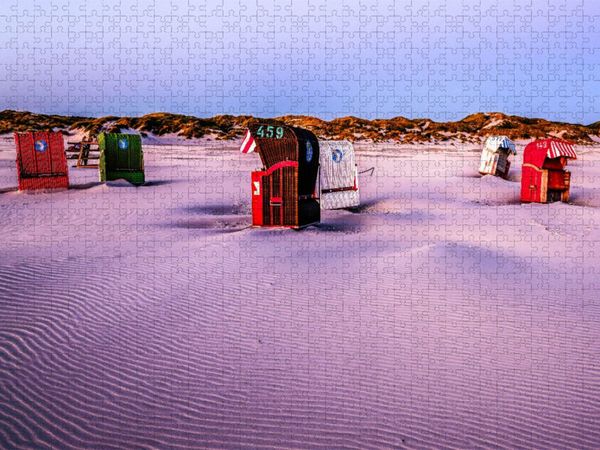 Produktbild: CALVENDO Puzzle Strandk&ouml;rbe nach einer st&uuml;rmischer Nacht vor Sonnenaufgang | 1000 Teile Lege-Gr&ouml;&szlig;e 64x48cm Foto-Puzzle f&uuml;r gl&uuml;ckliche Stunden