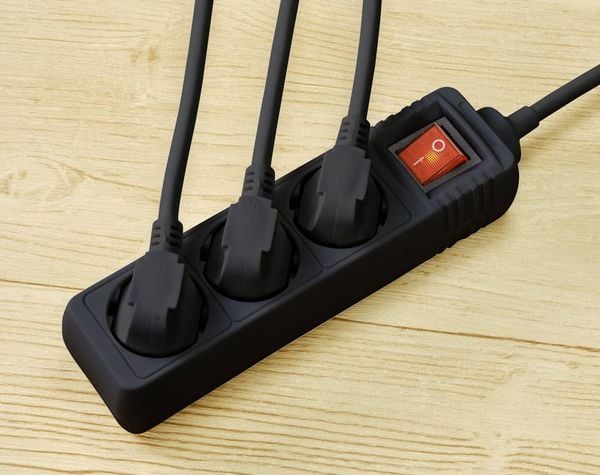 Produktbild: Sygonix SY-4890988 Steckdosenleiste mit Schalter 3fach Schwarz Schutzkontakt 1St.