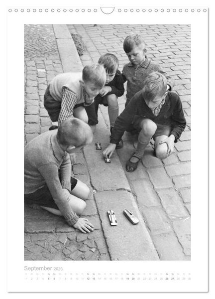 Produktbild: Kinder spielen - unbeschwert (Wandkalender 2026 DIN A3 hoch), CALVENDO Monatskalender